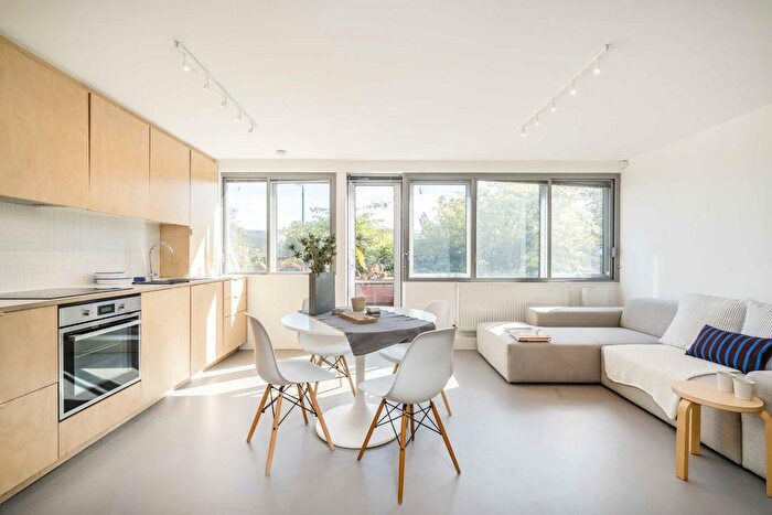 2 Bedroom Flat To Rent In Park Village East, Camden, NW1