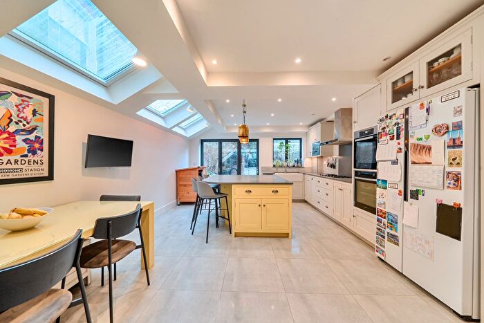 4 Bedroom Detached House For Sale In Beltran Road, London, SW6