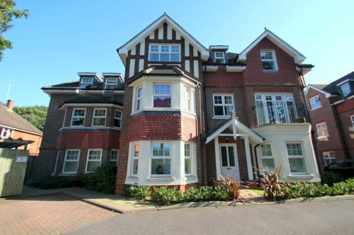 2 Bedroom Flat To Rent In Woking, GU22
