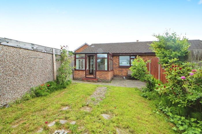 2 Bedroom Bungalow For Sale In Wiltshire Drive, Glossop, Derbyshire, SK13