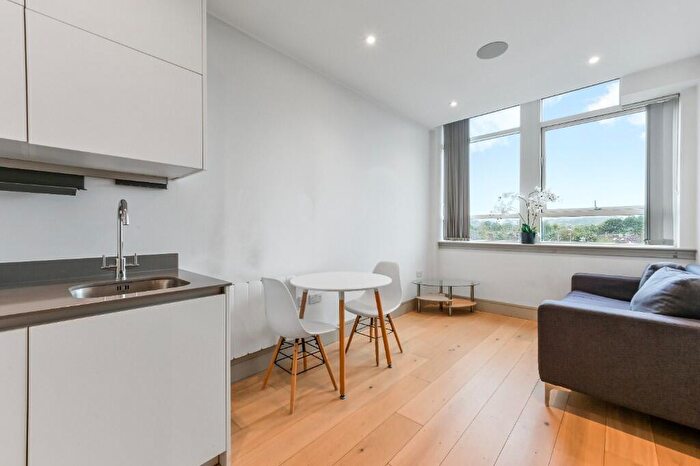 1 Bedroom Flat To Rent In Imperial Drive, Harrow, Middlesex, HA2