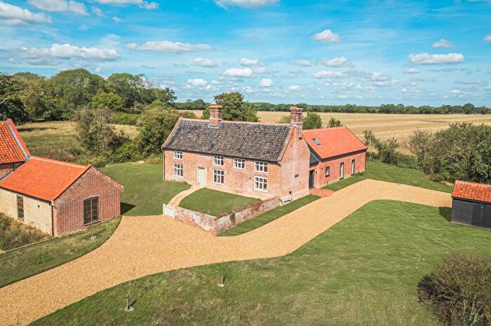 5 Bedroom Detached House For Sale In Grade Ii Listed Former Farmhouse Renovated Throughout In Hempnall, NR15