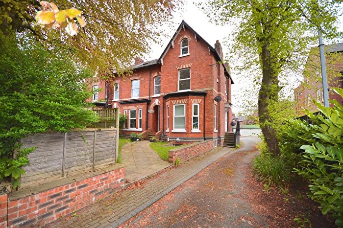 2 Bedroom Flat For Sale In Heaton Moor Road, Stockport, SK4
