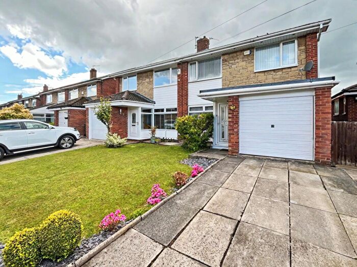 3 Bedroom Semi-Detached House For Sale In Harrow Close, Bury, BL9