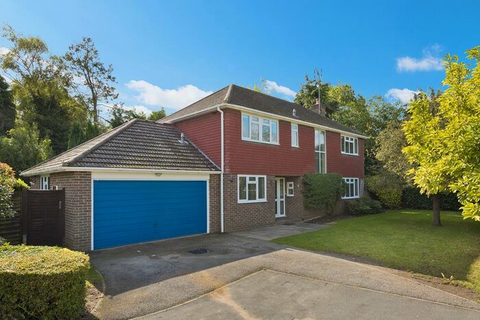 4 Bedroom Detached House To Rent In Pendennis Close, West Byfleet, KT14