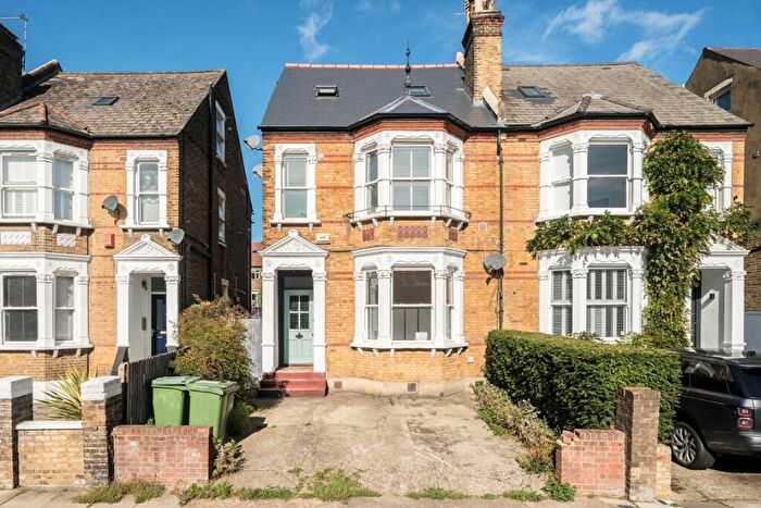 2 Bedroom Flat For Sale In Devonshire Road, Honor Oak, SE23