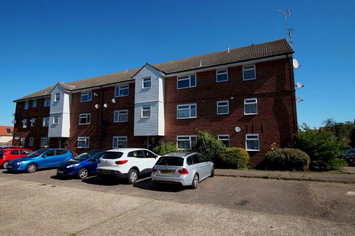 2 Bedroom Flat To Rent In Boston Avenue, Rayleigh, SS6