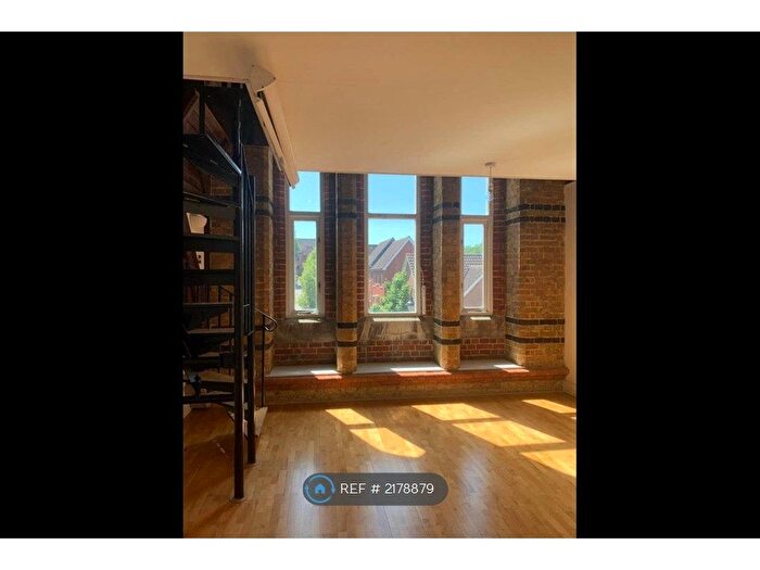 1 Bedroom Flat To Rent In Pastoral Way, Brentwood, CM14