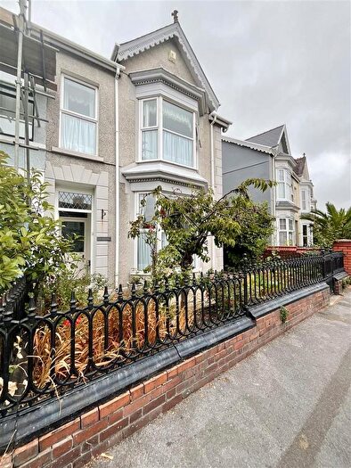 3 Bedroom Semi-Detached House For Sale In Glenalla Road, Llanelli, SA15
