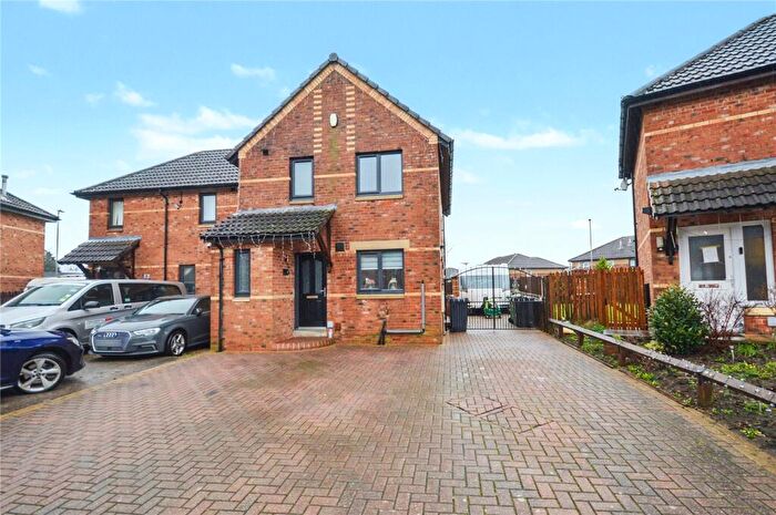 3 Bedroom Semi-Detached House For Sale In Lingwell Court, Middleton, Leeds, LS10