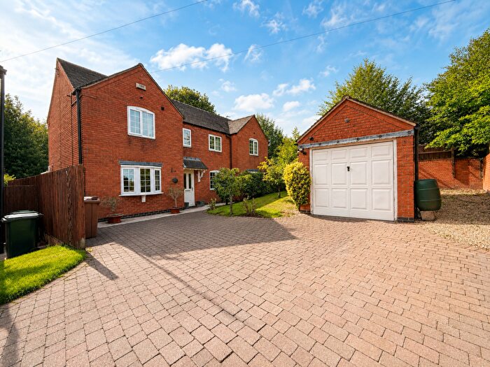 4 Bedroom Detached House For Sale In Wood Farm Lane, Woodville, DE11