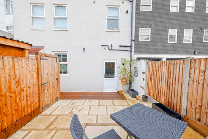 1 Bedroom Flat To Rent In London Road, Westcliff-On-Sea, SS0