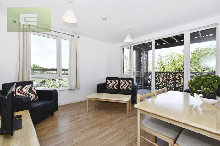 2 Bedroom Flat To Rent In Campion House, Blondin Way, Rotherhithe, SE16
