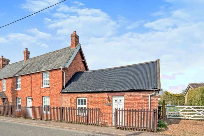 3 Bedroom Semi-Detached House To Rent In High Street, Thurleigh, MK44