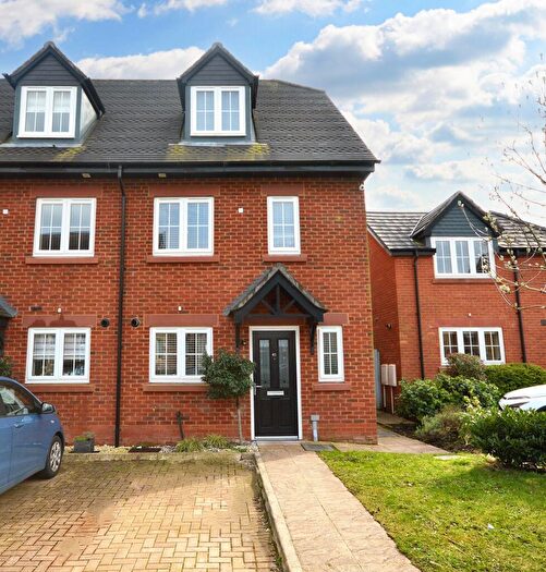 4 Bedroom End Of Terrace House To Rent In West Park Drive, Macclesfield, SK10