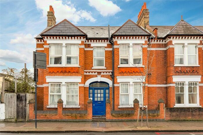 1 Bedroom Flat To Rent In Tooting Bec Road, London, SW17