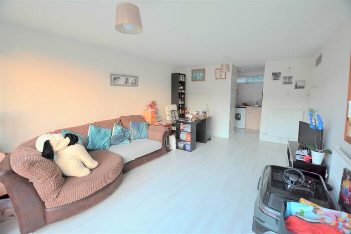 1 Bedroom Flat To Rent In Dovedale Close, Harefield, Uxbridge, UB9