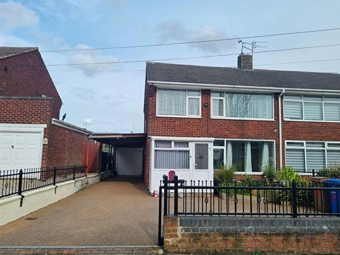 3 Bedroom Semi-Detached House To Rent In Kerry Pit Way, Kirk Ella, HU10
