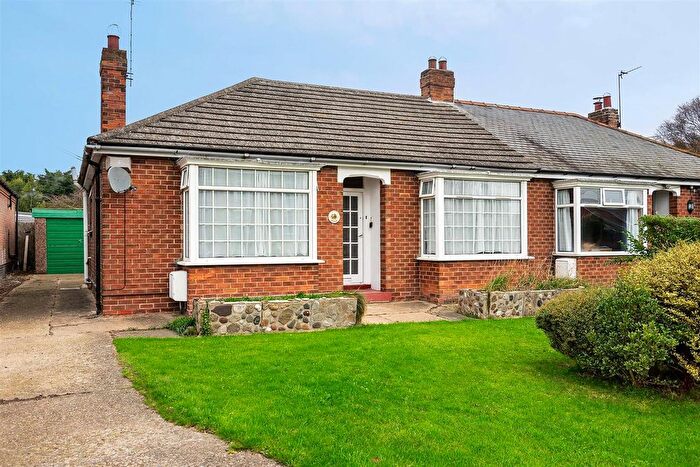 2 Bedroom Semi-Detached Bungalow For Sale In Northside Road, Hollym, Withernsea, HU19