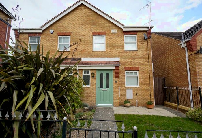 3 Bedroom Semi-Detached House To Rent In Middlewood Drive East, Wadsley Park Village, Sheffield, S6