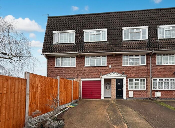 3 Bedroom Terraced House For Sale In Waldale Drive, Leicester, LE2