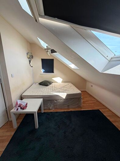 Studio To Rent In Chalvey Road East, Slough, SL1