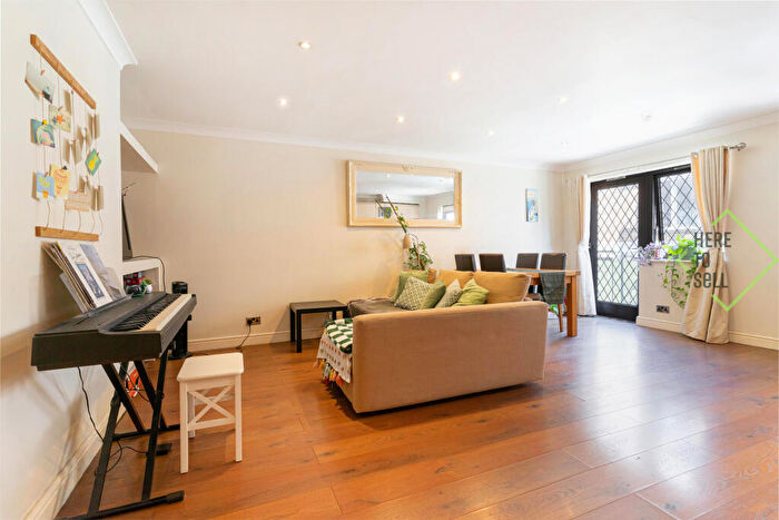 2 Bedroom Flat For Sale In St Marys Grace Court, Cartwright Street, London, Greater London, E1