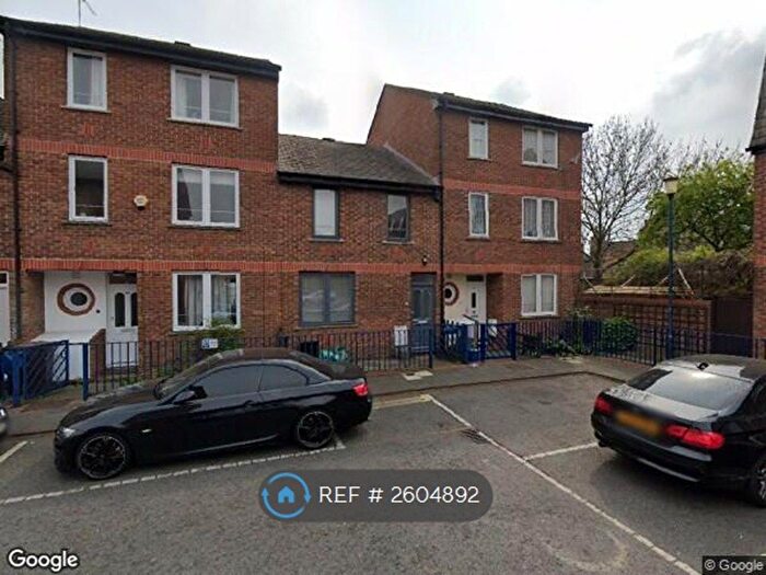 3 Bedroom Terraced House To Rent In Grand Union Crescent, London, E8