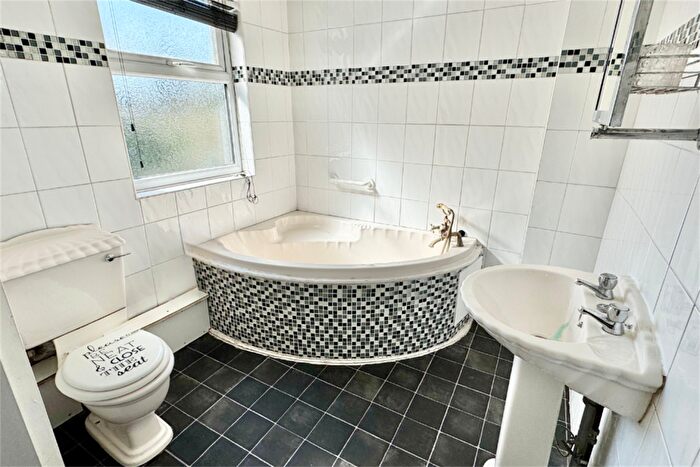 2 Bedroom Semi-Detached House For Sale In Montpelier Road, Dunkirk, NG7