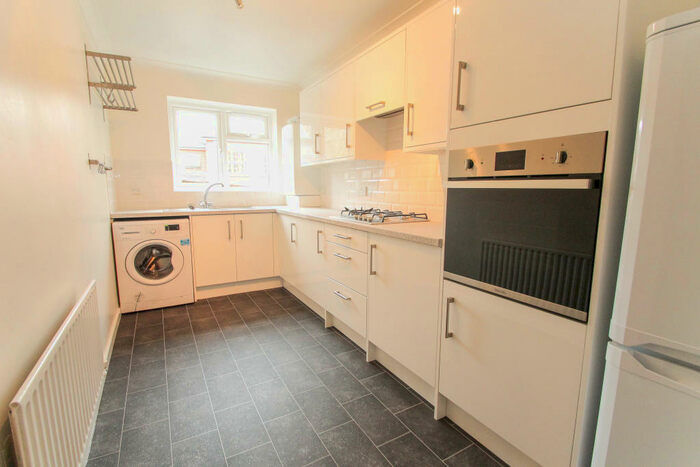 2 Bedroom Flat To Rent In Oakdene Road, Redhill, **Zero Deposits Option Available**, RH1