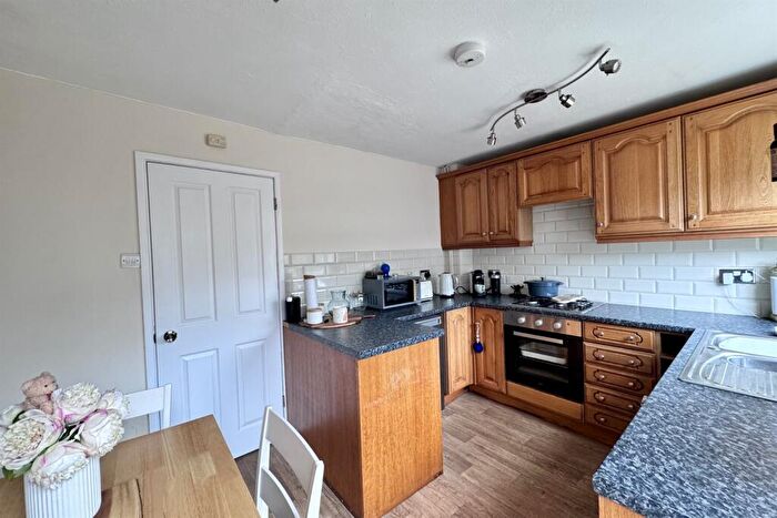 2 Bedroom End Of Terrace House For Sale In Brosscroft Village, Hadfield, Glossop, SK13