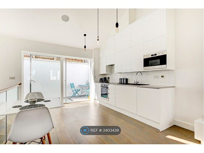 2 Bedroom Semi-Detached House To Rent In Sydenham Road, Cotham, Bristol, BS6