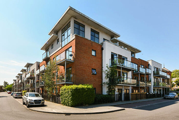 1 Bedroom Apartment To Rent In Highfield Close, Hither Green, London, SE13