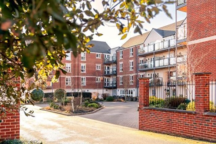 2 Bedroom Flat For Sale In Henley-On-Thames, Oxfordshire, RG9