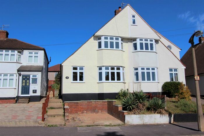 3 Bedroom Semi-Detached House To Rent In Oliver Road, Nash Mills, Hemel Hempstead, Hertfordshire, HP3