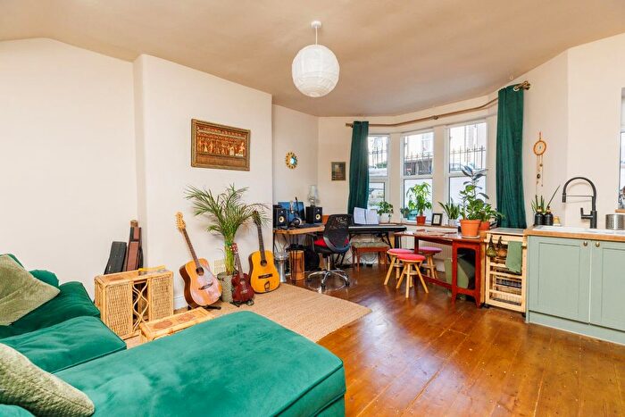 2 Bedroom Flat For Sale In Seymour Road, Bishopston, BS7