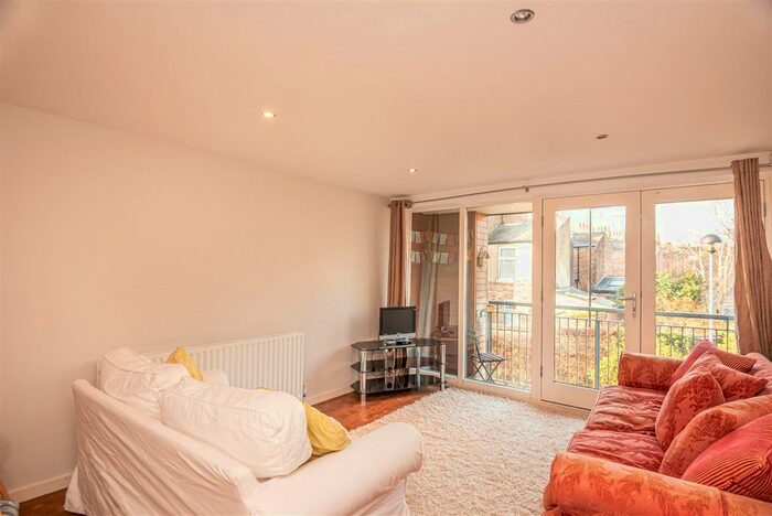2 Bedroom Flat To Rent In Moss Street, York, YO23