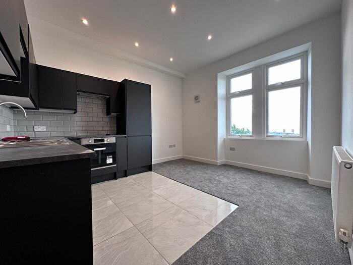 2 Bedroom Flat To Rent In Oaklands Terrace, Swansea, SA1