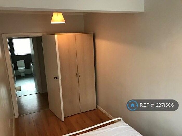 3 Bedroom Flat To Rent In St. George Court, Birmingham, B15