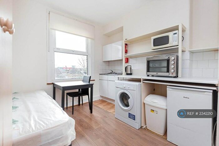Studio To Rent In Cranbrook Park, London, N22