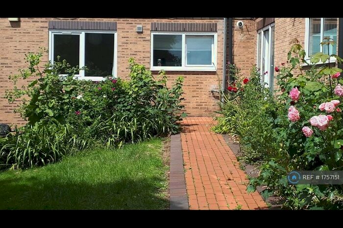2 Bedroom Flat To Rent In Bardwell Court, St. Albans, AL1