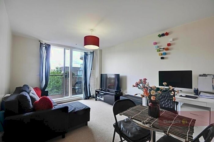 1 Bedroom Flat To Rent In Gilbert House, Great West Quarter, Brentford, TW8