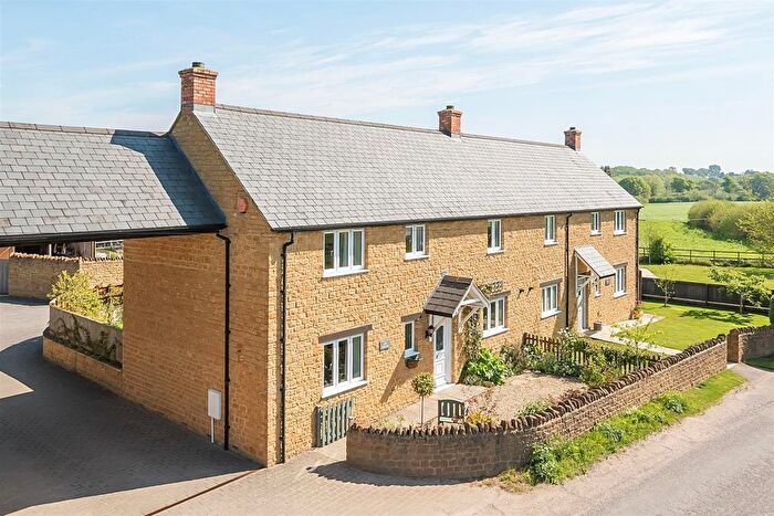 3 Bedroom Semi-Detached House For Sale In Knott Oak, Ilminster, TA19
