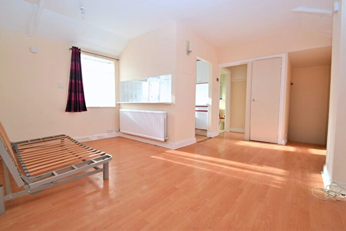 1 Bedroom Maisonette To Rent In Tolworth Park Road, Surbiton, KT6