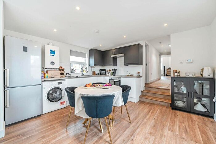 3 Bedroom Flat To Rent In Langdale Avenue, Mitcham, CR4