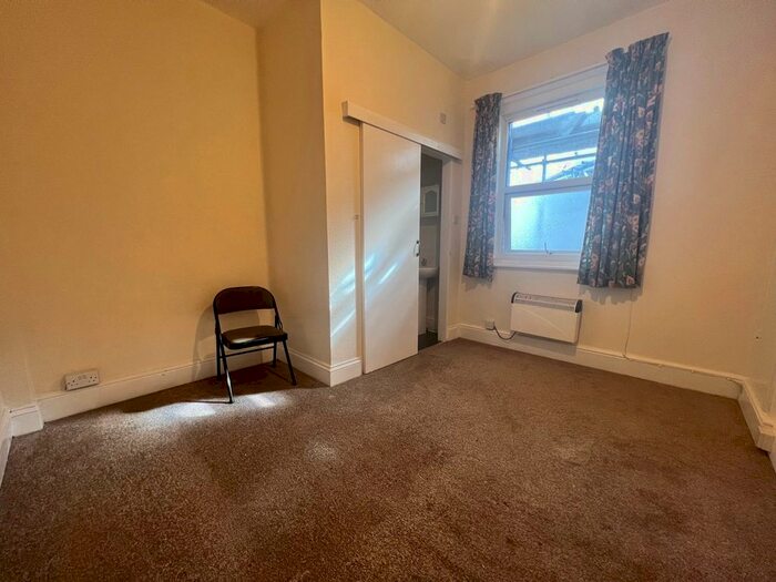 1 Bedroom Studio To Rent In Holdenhurst Road, Bournemouth, BH8