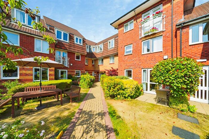 1 Bedroom Flat For Sale In Plymyard Avenue, Bromborough, Wirral, CH62