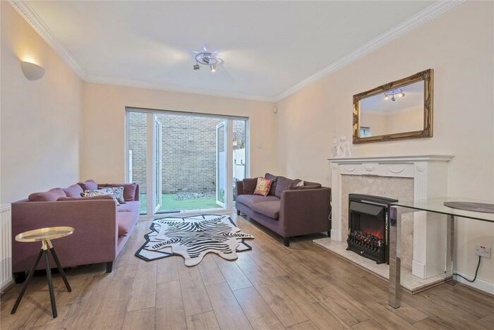 4 Bedroom Terraced House To Rent In Central Street, Clerkenwell, EC1V