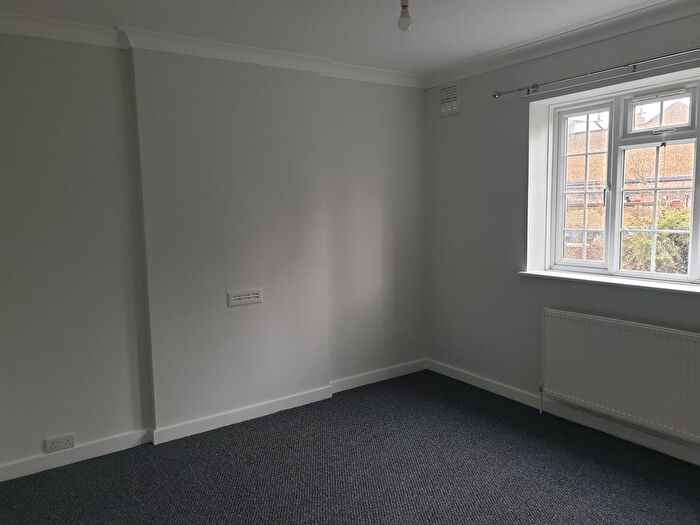 2 Bedroom Flat To Rent In Lancaster Avenue, London, SE27