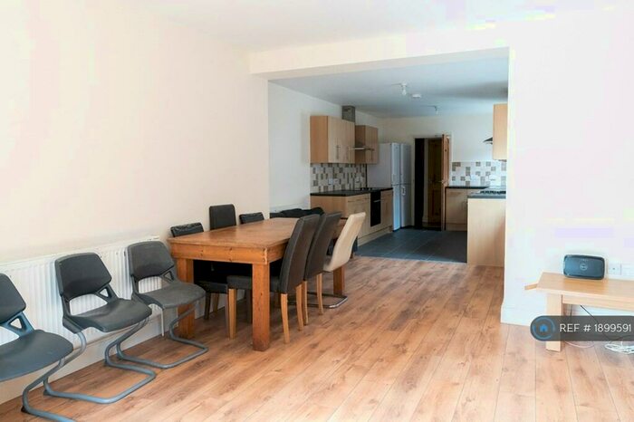 6 Bedroom Semi-Detached House To Rent In Hill Lane, Southampton, SO15